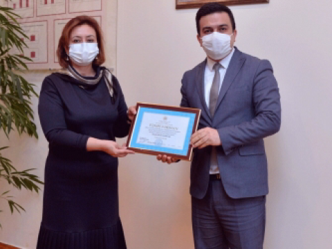 Məktəb direktorları təltif olunub