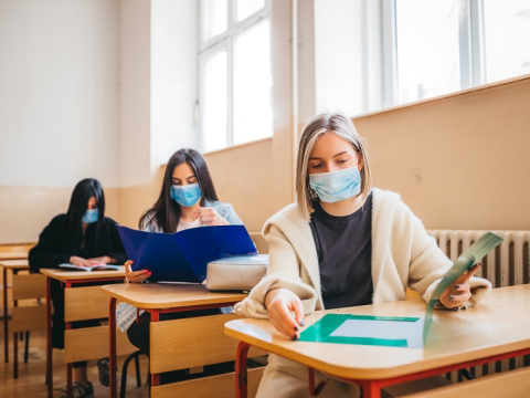 “Universitetlərdə  ənənəvi  dərslərin  bərpası  xəstəliyi sürətlə yayacaq” – Təhsil  eksperti