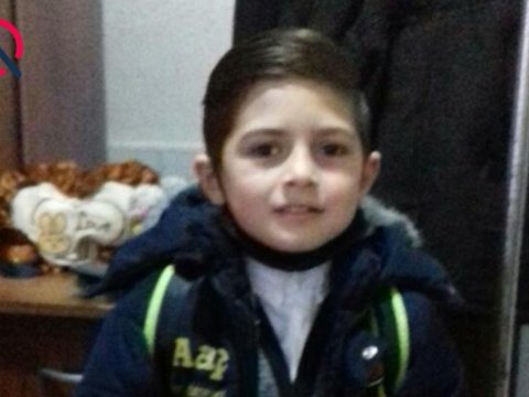 Evinin qarşısında oynayan məktəblini maşın vurub öldürdü - Foto