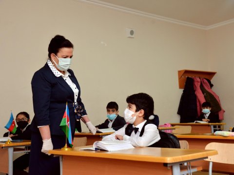 Kənar şəxslərin məktəbə daxil olması məhdudlaşdırılıb - Məktəb direktorundan zəruri yazı 