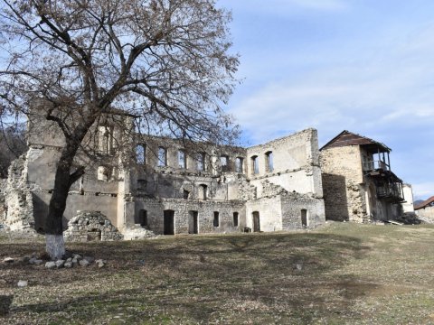 135 yaşlı Tuğ kənd məktəbi - FOTO