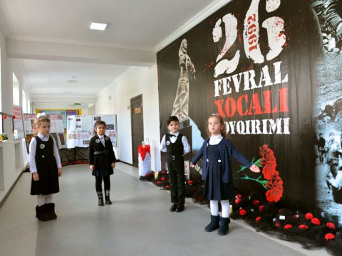 Paytaxtdakı təhsil müəssisələrində Xocalı faciəsi anılıb - FOTO  