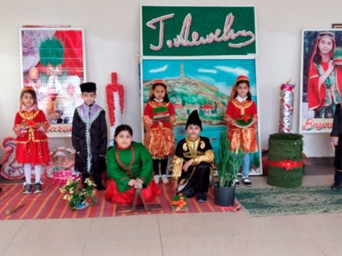 Məktəblilərin Novruz sevinci  