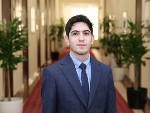 Rövnəq Abdullayev BANM əməkdaşını mükafatlandırdı  