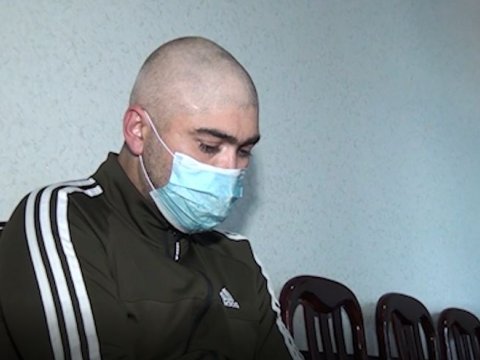 Sinif yoldaşı ilə birləşib bibisinin evindən oğurluq etdi   