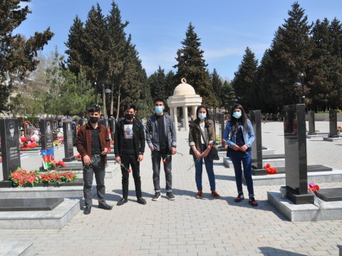 MDU-nun  bir qrup fəal gənci şəhidlər bulağının açılışında iştirak ediblər  