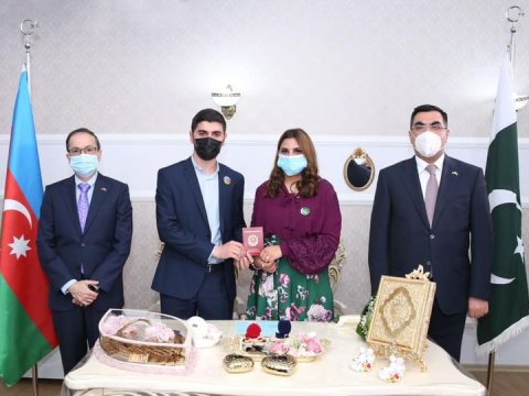 Rektor Elmar Qasımov tələbəsinin nikah şahidi oldu - FOTO
