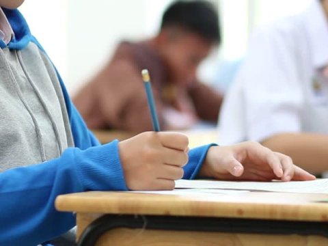 Sual kitabçalarının şəklini yayan 4 nəfərin kimliyi müəyyən edilib - DİM