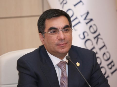 Rektor Elmar Qasımov : 