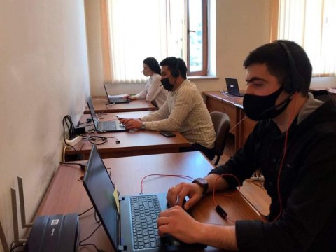 Birinci sinfə şagird qəbulu ilə bağlı Çağrı Mərkəzi fəaliyyət göstərir  