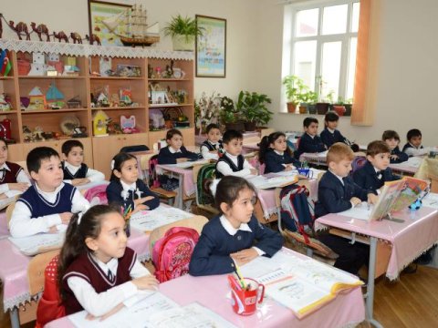 Birinci siniflərə qəbul davam edir
