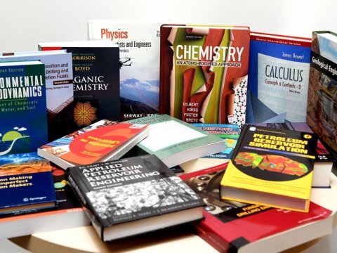 Bu universitet kitabxanasını vacib kitablarla zənginləşdirdi