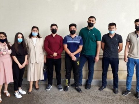 MDU tələbələri COVID-19 əleyhinə vaksinasiya prosesində iştirak edirlər  