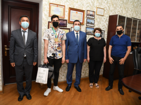 ADNSU-nun rektoru universitetin tələbəsi, paralimpiyaçı çempionumuz Vəli İsrafilovu qəbul edib  