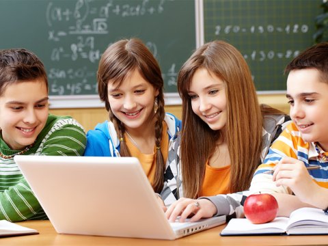 Emin Əmrullayev: “Yay məktəbi tədris ilinin uzadılması deyil