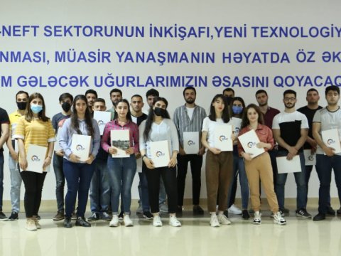 Tərcübələrini uğurla başa vuran BMU tələbələri sertifikatlarla təltif olunub  