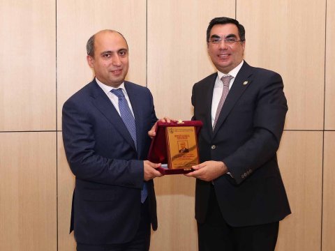 Emin Əmrullayev Bakı Ali Neft Məktəbində    
