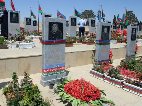 Mingəçevir Dövlət Universitetinin kollektivi şəhid məzunun məzarını və Hərbi Qənimətlər Parkını ziyarət ediblər