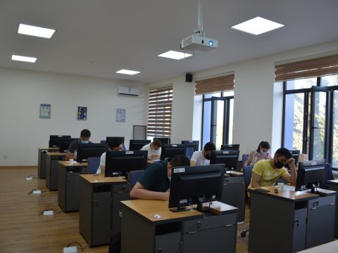 İnformasiya texnologiyaları istiqaməti üzrə qısamüddətli təlimlər yekunlaşıb