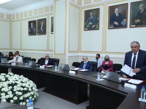 AMEA-da kadr məsələlərinə baxıldı