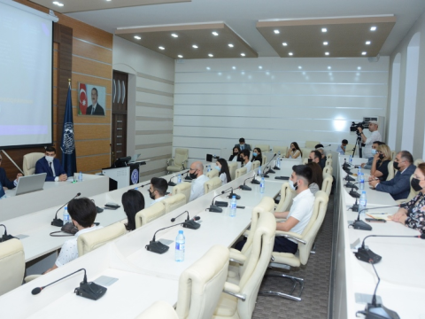 UNEC-də korporativ təhsil üzrə ilk məzunlara sertifikatlar verildi-FOTO