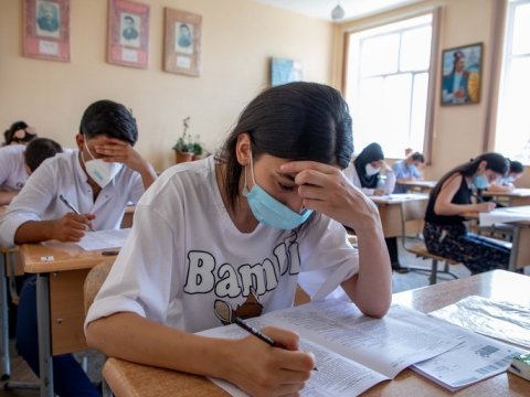 3 məzun yüksək bal topladı, 18 nəfər imtahandan qovuldu  