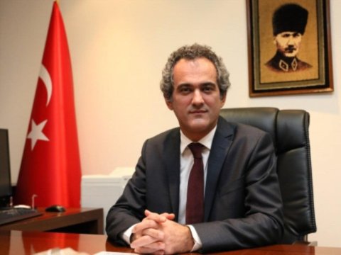 Peşə məktəbində müəllim, universitetdə rektor – Türk nazirin təhsil yolu  