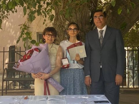 Rektorun qızı ali məktəbə qəbul oldu-FOTO