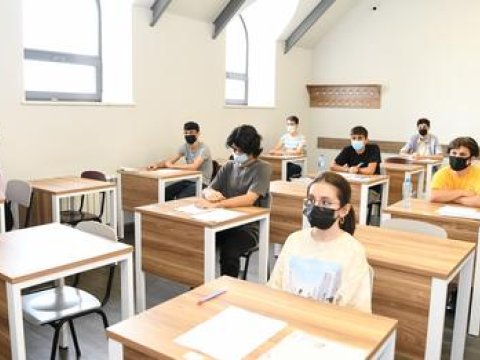 Azərbaycan-Fransız Universitetinə qəbul imtahanı keçirilib  
