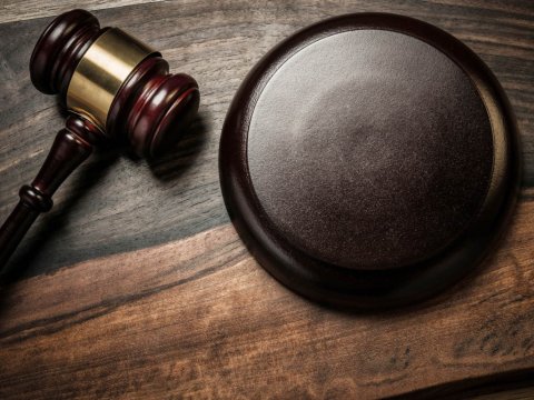 Rüşvət alan məktəb direktorunun məhkəməsi başlayır