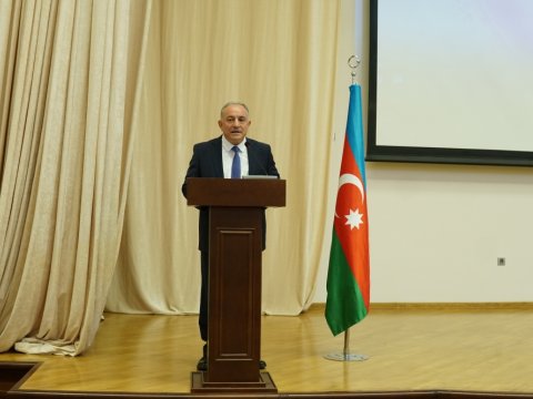 AzTU-nun rektoru yüksək bal toplayan abituriyentlərlə görüşüb  