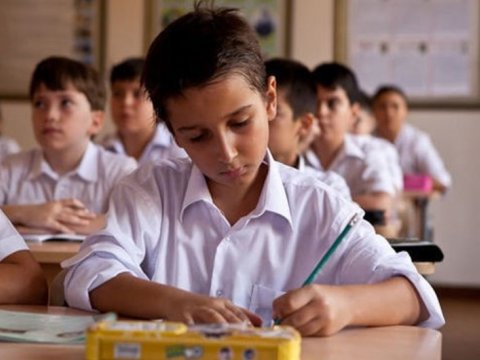 ÜST və UNICEF Azərbaycanı məktəbləri açmağa çağırır  