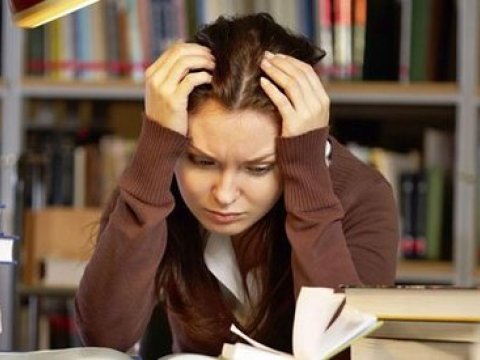 Valideynlər imtahanda zəif nəticə göstərən övladlarını necə məhv edirlər? – Psixoloqlardan həyəcan siqnalı