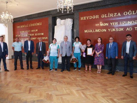Pedaqoji Universitetdə Paralimpiya çempionu olan bacılarla görüş keçirilib