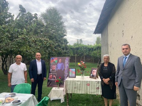 UNEC kollektivi şəhid məzunun məzarını ziyarət edib-FOTO