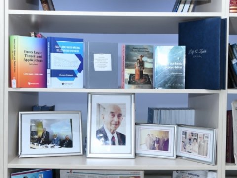 Azərbaycan Dövlət Neft və Sənaye Universitetində görkəmli alim Lütfi Zadəyə  kitab sərgisi həsr olunub  