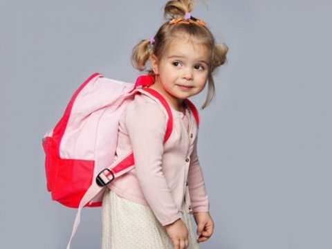 Məktəbli çantası yüngül, rahat və uşağın çəkisinə uyğun olmalıdır