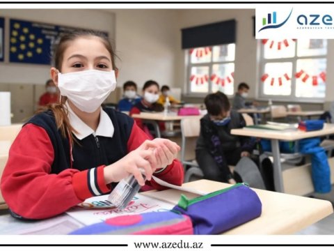 “Burada peyvənd olunmayan çox sayda müəllim var”-Türkiyədə məktəb DİREKTORU