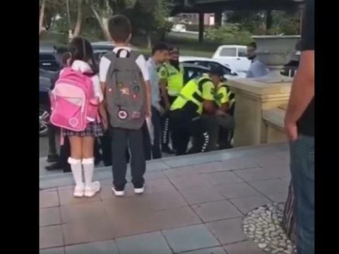 Bakıda məktəbin qarşısında polisə tabe olmayan şəxs həbs edilib