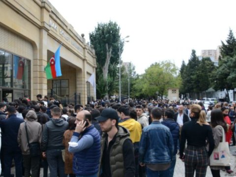 Universitetlərdə pasport yoxlanışı və izdiham: məsuliyyət kimin üzərindədir?  