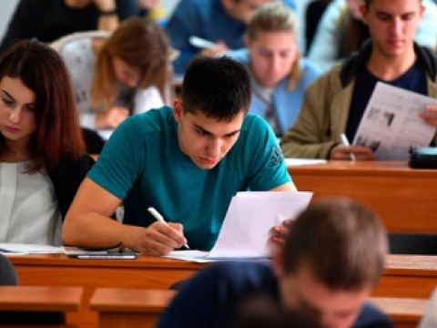Prezident təqaüdünə layiq görülənlərdən 43-ü Bakı məktəblərinin məzunlarıdır