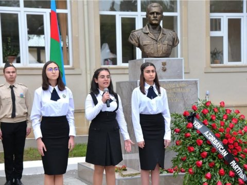 Paytaxt məktəbində Milli Qəhrəmanın büstünün açılış mərasimi keçirilib-FOTO  