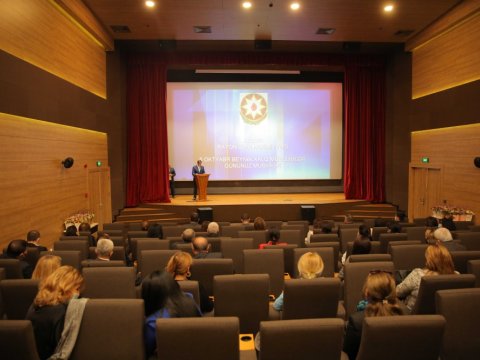 Xəzər rayonunda Beynəlxalq Müəllimlər Günü qeyd olunub