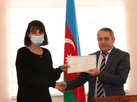Təlimlərdə iştirak edən professor-müəllim heyətinə diplomlar təqdim olunub-AzTU
