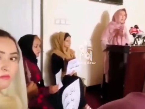 Əfqan qadınlar qızların məktəblərə getməsinə qoyulan qadağaların ləğvini tələb edib - VİDEO