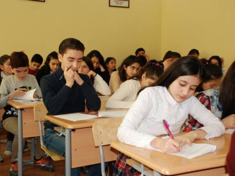 Koronavirusa yoluxan məktəbli vəfat edib