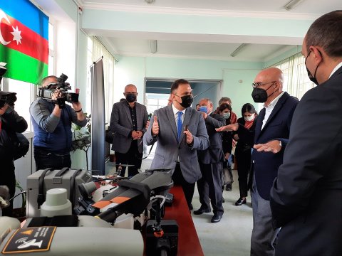 Nazir müavini və jurnalistlər bölgədəki peşə tədris mərkəzində - Modern sınaqlar 