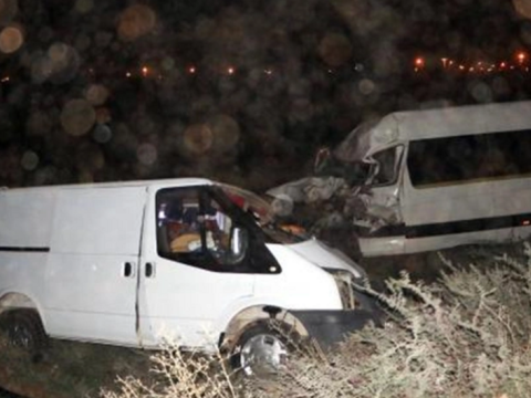 Türkiyədə müəllimləri daşıyan mikroavtobus qəzaya uğrayıb, xəsarət alanlar var  