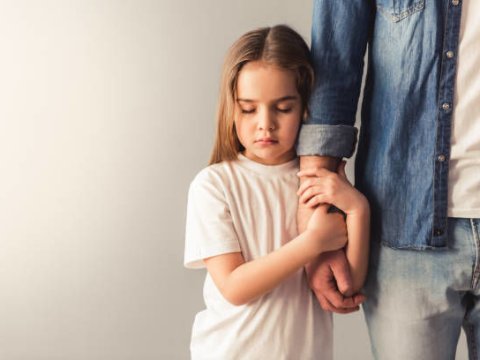 Atasına dərman almaq üçün pambıq yığan şagirdin məktəb direktoru DANIŞDI  