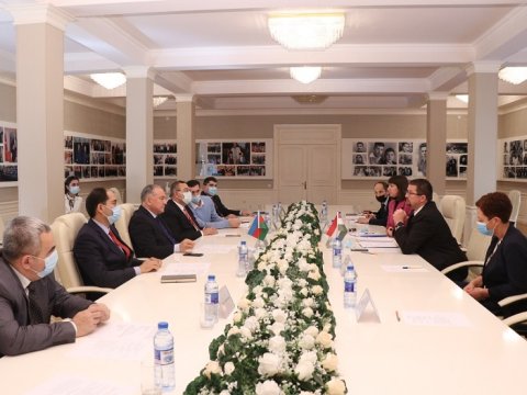Macarıstanın Peç və Mişkolç universitetlərinin nümayəndələri AzTU-da olub  
